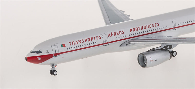 AeroClassics TAP Portugal Airbus A330-300 CS-TOV 1:400 Diecast Model view 4
