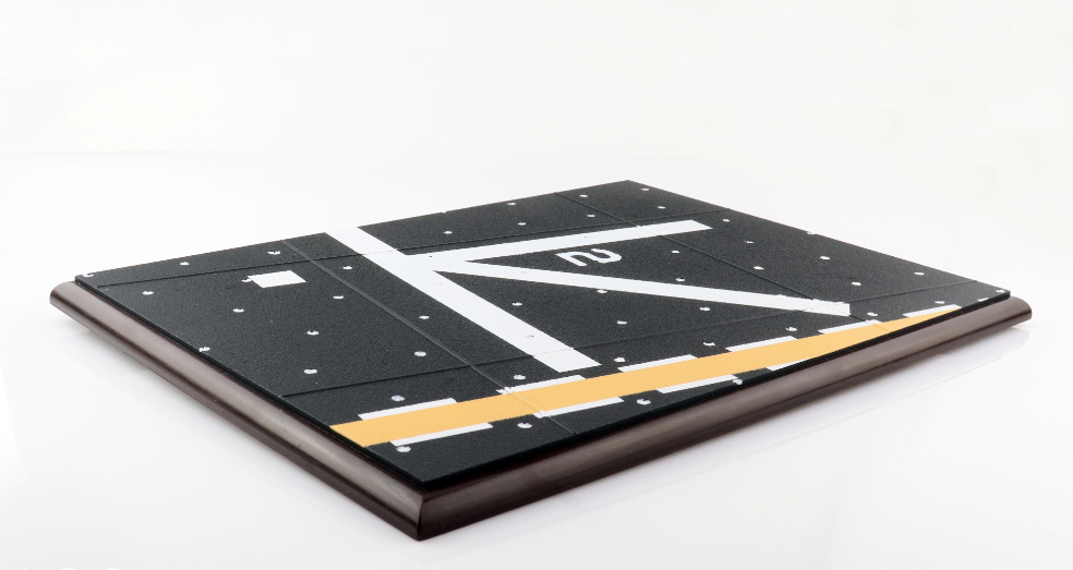 HOBBY MASTER  Modern Carrier Deck III  1:72 Model