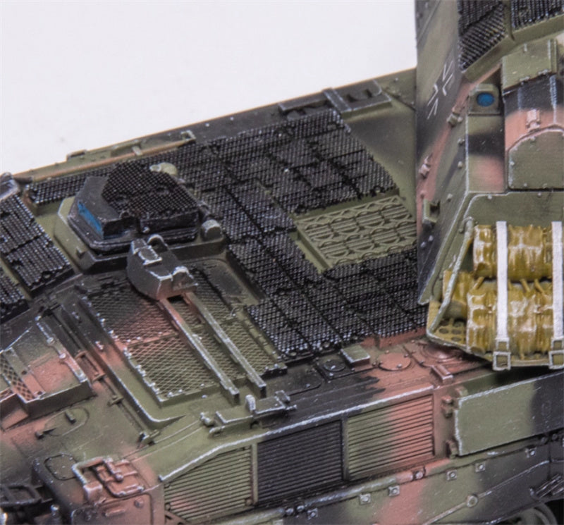 AM German PZH2000 self-propelled howitzer NATO tricolor 1:72 Tank Pre-built Model