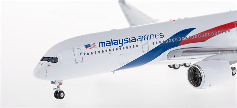 Phoenix Malaysia Airlines Airbus A350-900 9M-MAB 1:200 Diecast Model view 2