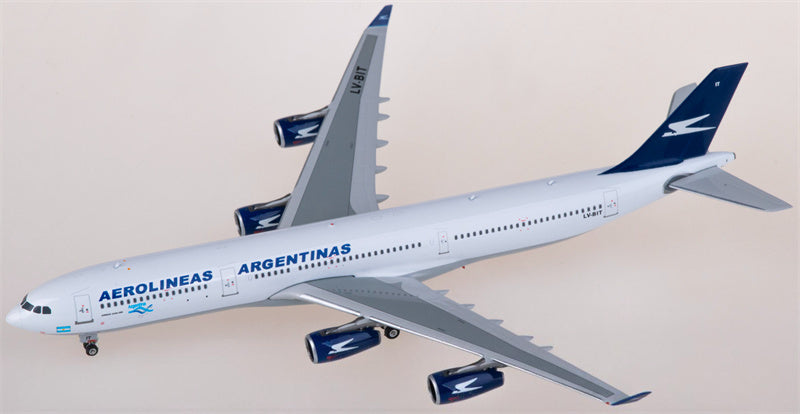 Phoenix Aerolineas Argentinas Airbus A340-300 LV-BIT 1:400 Diecast Model view 2