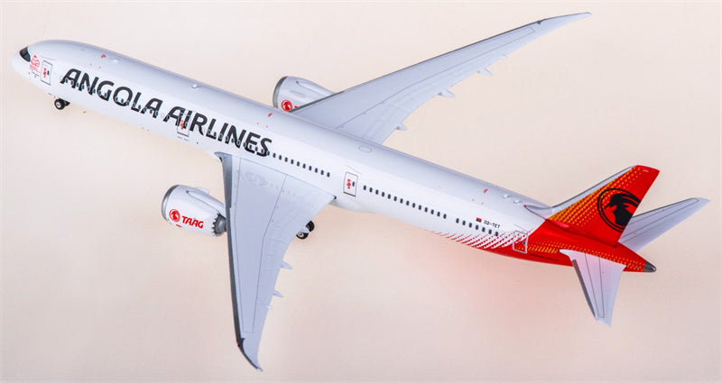 Phoenix 1:400 TAAG Angola Airlines Boeing 787-10 D2-TET Diecast Model view 2