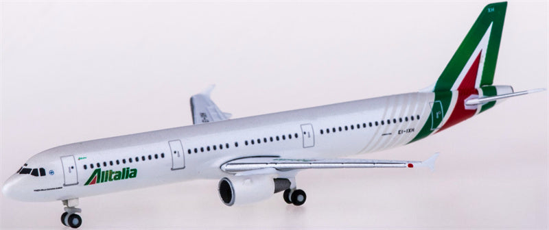 Herpa Alitalia Airbus A321 EI-IXH 1:500 Diecast Model view 3