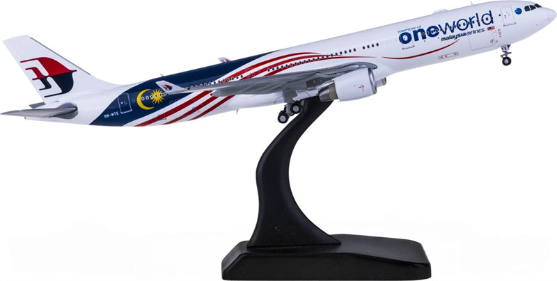 JC Wings Malaysia Airlines Airbus A330-300 9M-MTE member of oneworld 1:400 Diecast Model view 2