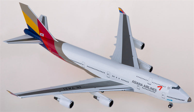 NG Models Asiana Airlines Boeing 747-400M HL7421 1:400 Diecast Model view 2