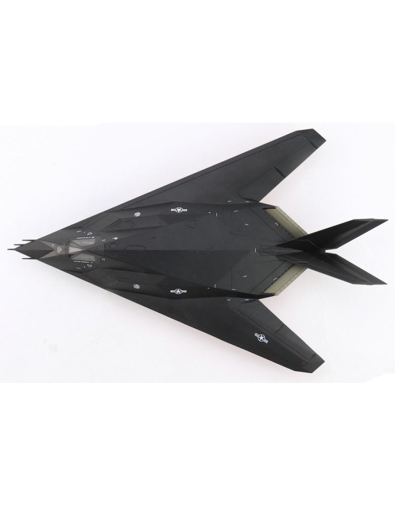 HOBBY MASTER USAF F-117A Nighhawk 410th TFS 1:72 Model 2005  Edwards 79-10782