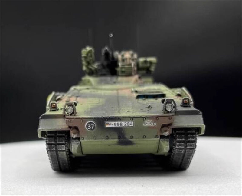AM German Weasel Infantry Fighting Vehicle NATO Tricolor 1:72 Tank Pre-built Model