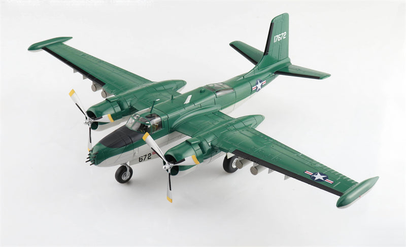 HOBBY MASTER USAF B-26K  1:72 Model 1960S Limited Edition Counter-Invader 64-17672