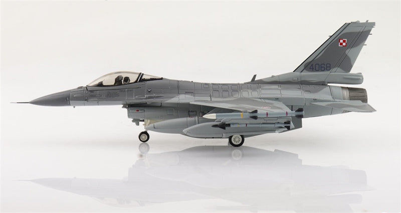 HOBBY MASTER F16C Fighting Falcon Polish Air ce 4068 32. Baza Lotnictwa Taktycznego Lask listopad 2019 1:72 Aircraft Pre-built Model