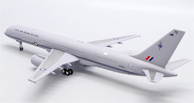 JC Wings 1:200 Royal New Zealand Air Force Boeing 757-200 NZ7572 Model