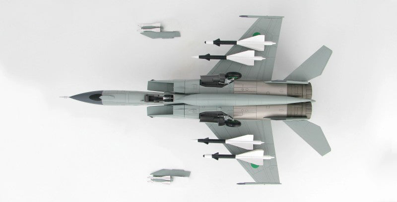 HOBBYMASTER Libyan Air Force Benin MiG-25PD 1025th Aerial Sqn. 1:72 Model 1981   6716