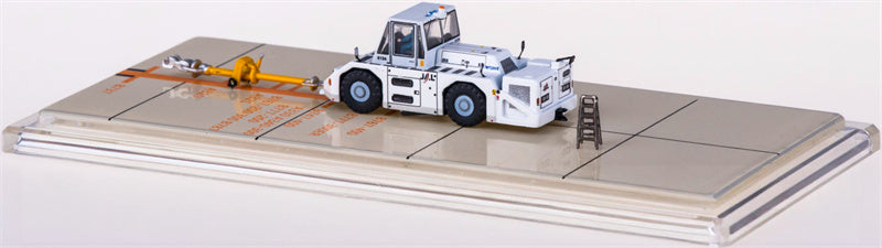 JC Wings Japan Airlines Komatsu WT250E Towing Tractor 1:200 Accessory Model view 2