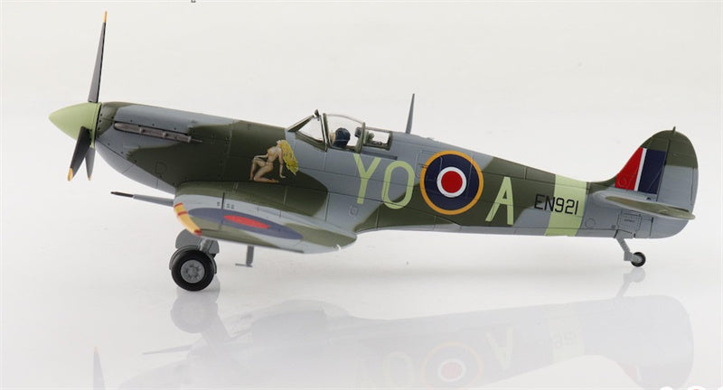 HOBBY MASTER Spitfire Mk. Vb EN921 flown by F/O Jack Sheppard No. 401 Sqn. (RCAF) 1943 1:48 Aircraft Pre-built Model