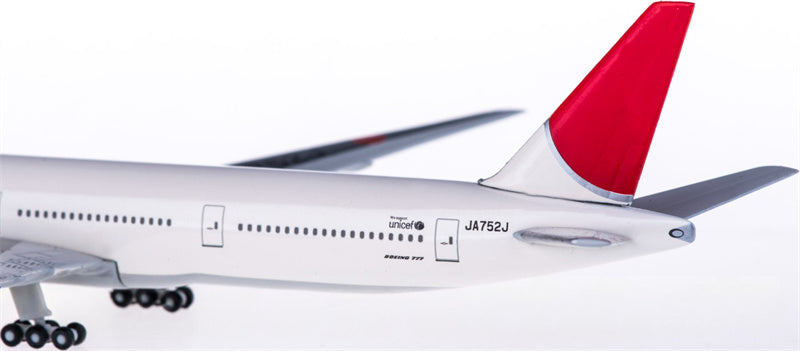 Hogan Japan Airlines Boeing 777-300 JA752J member of one world 1:500 Diecast Model view 2