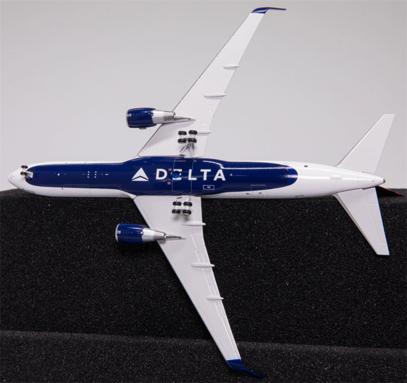 PandaModel DELTA Air Lines Boeing B767-300ER N171DZ 80th Anniversary of D-DAY & Battle of Normandy 1:400 Aircraft Pre-built Model