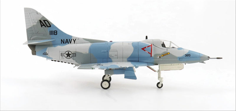 HOBBY MASTER US Navy A-4E VA-43 Challengers 1:72 Model 1975 Aggressor Scheme 151118