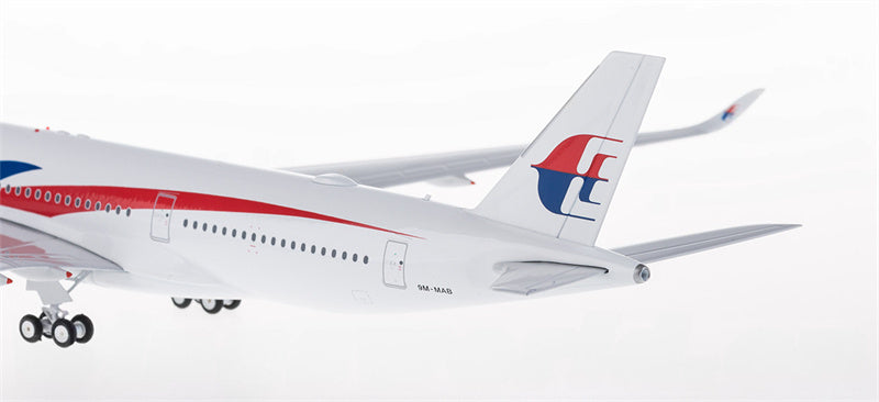 Phoenix Malaysia Airlines Airbus A350-900 9M-MAB 1:200 Diecast Model view 5