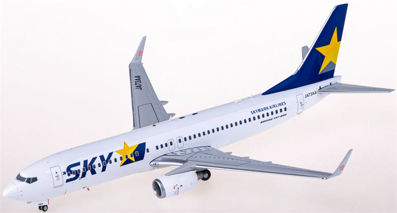 JC Wings Skymark Airlines Boeing 737-800 JA73AA 1:200 Diecast Model view 4