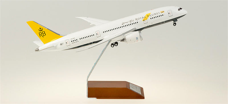 JC Wings Royal Brunei Boeing 787-8 V8-DLD 1:200 Diecast Model view 4