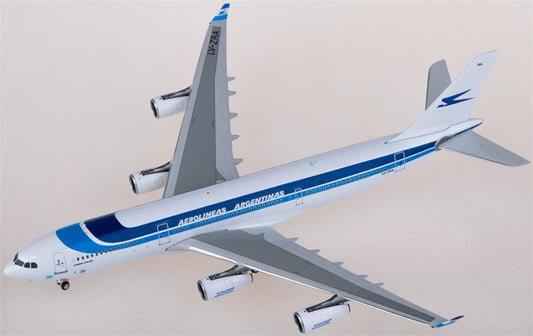 Phoenix Aerolineas Argentinas Airbus A340-200 LV-ZRA 1:400 Diecast Model view 1