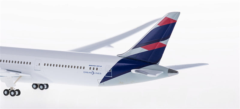 Hogan Latam Boeing 787-9 1:400 Diecast Model view 3