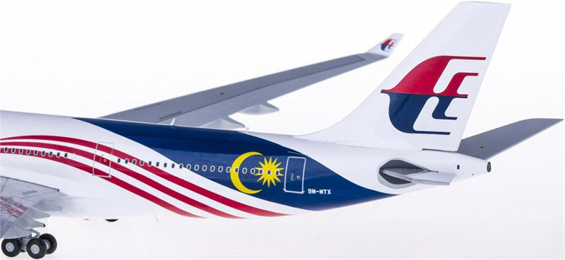 JC Wings Malaysia Airlines Airbus A330-200 9M-MTX 1:200 Diecast Model view 5