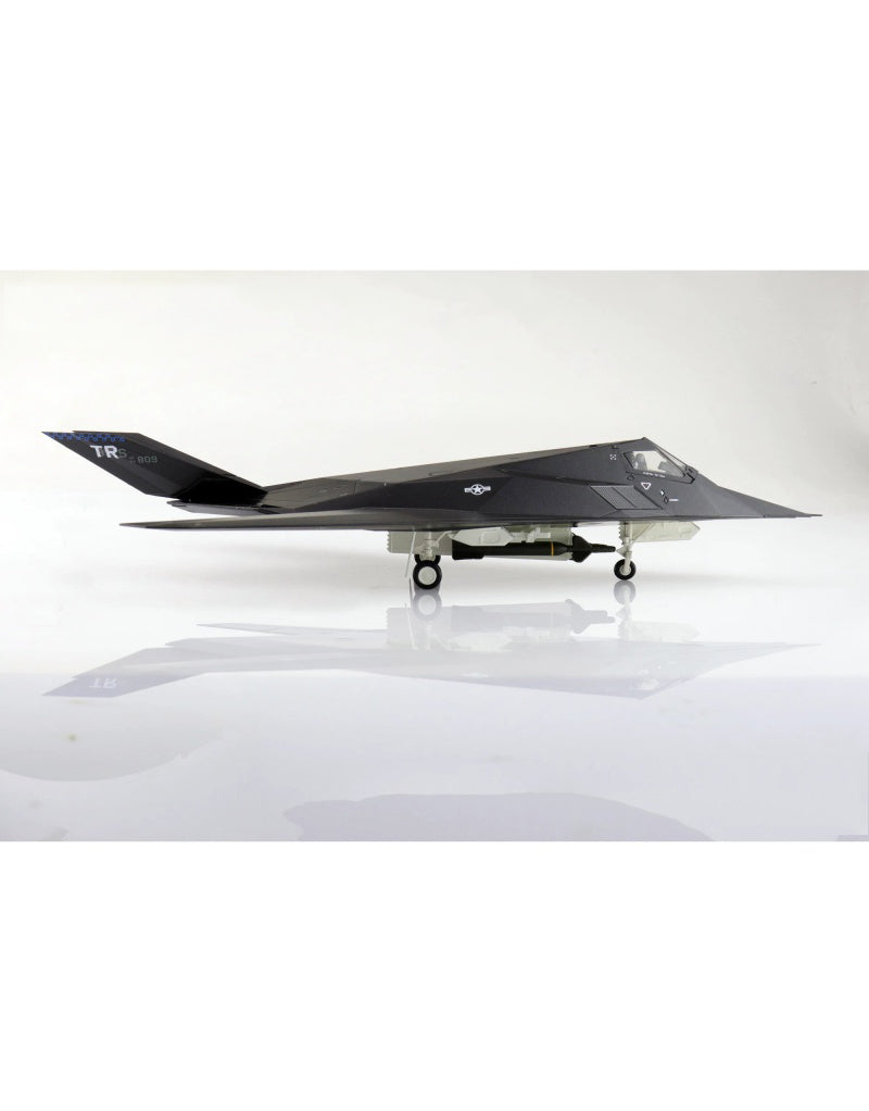 HOBBY MASTER US Air Force F-117A Nighthawk  1:72 Model 2022   84-0809