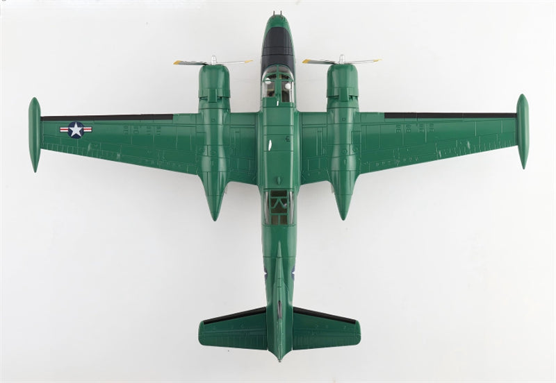 HOBBY MASTER USAF B-26K  1:72 Model 1960S Limited Edition Counter-Invader 64-17672