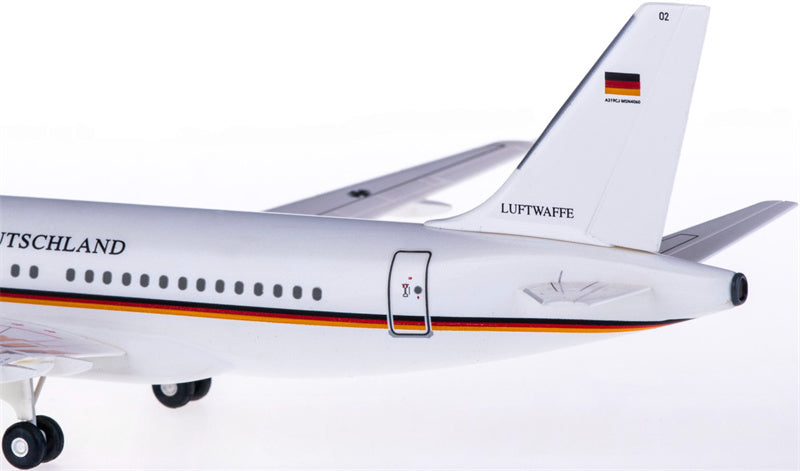 Hogan Luftwaffe Airbus A319 15+02 1:200 ABS Model view 5