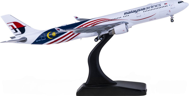 JC Wings Malaysia Airlines Airbus A330-300 9M-MTJ 1:400 Diecast Model view 2