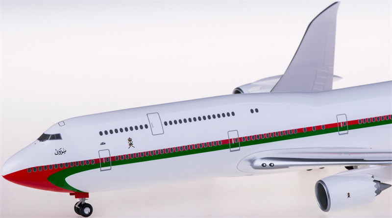 Hogan Royal Flight of Oman Boeing 747-8 A4O-HMS 1:200 ABS Model view 3