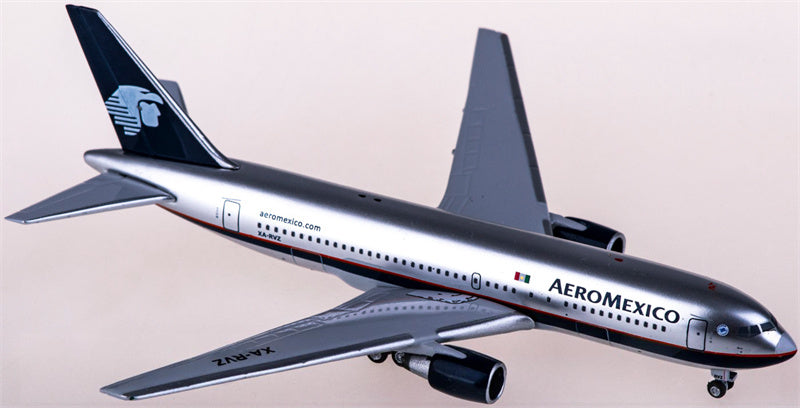 AeroClassics Aeroméxico for Boeing 767-200 XA-RVZ 1:400 Airplane Pre-built  Airliner Model Display