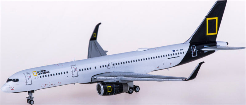 JC Wings Icelandair Boeing 757-200 TF-FIS National Geographic 1:400 Diecast Model view 4