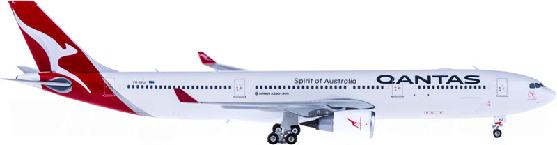 Phoenix Qantas for Airbus A330-300 VH-QPJ 1:400 Airplane Pre-built  Airliner Model Display