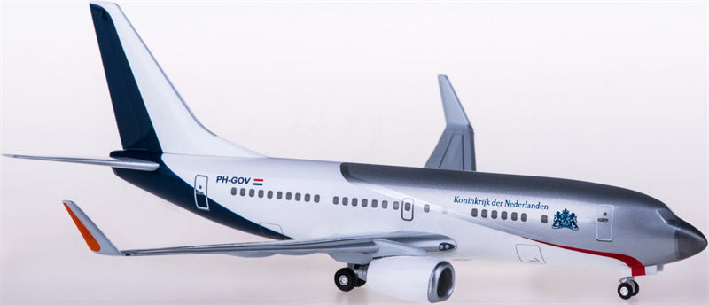 Hogan Boeing 737-700 PH-GOV Dutch Government 1:200 ABS Model view 2