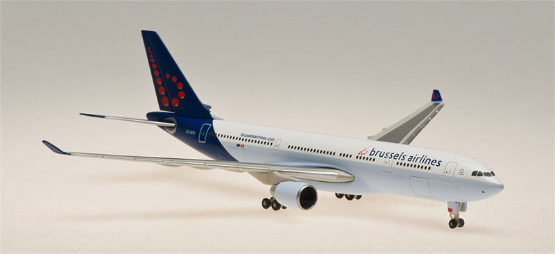 SKY500 Brussels Airlines Airbus A330-200 OO-SFU 1:500 Diecast Model view 2