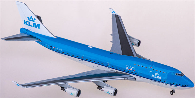 JC Wings KLM Boeing 747-400 PH-BFG with AVIATIONTAG 1:400 Diecast Model view 3
