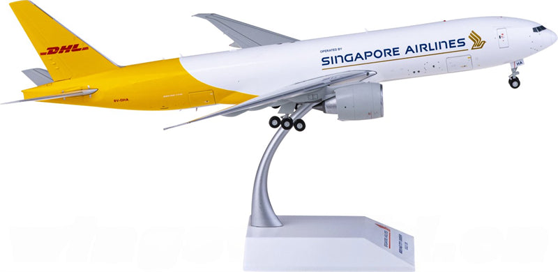 JC Wings Singapore Airlines DHL Boeing 777-200LRF 9V-DHA Cabin Open 1:200 Diecast Model view 2