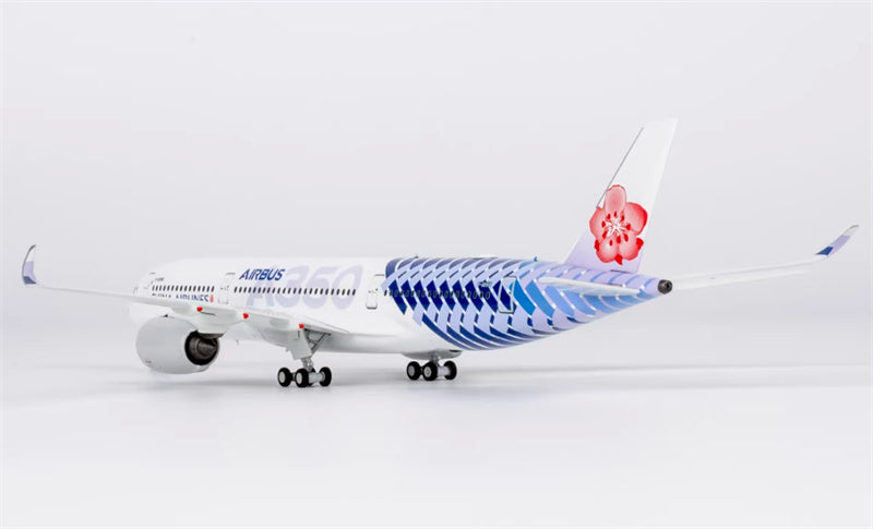 NG Models China Airlines Airbus A350-900 B-18918 Collector's Edition 1:400 Diecast Model view 2
