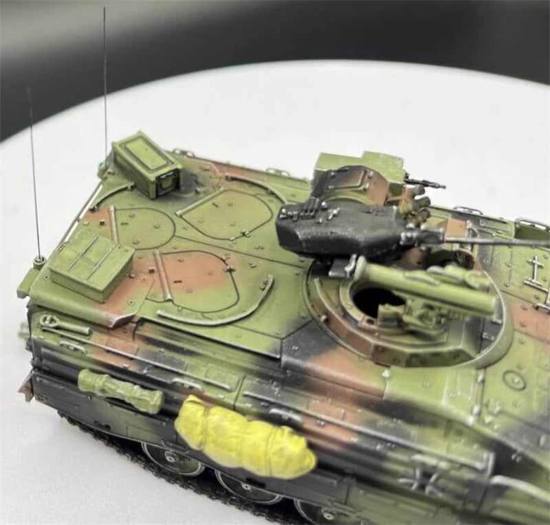 AM German Weasel Infantry Fighting Vehicle NATO Tricolor 1:72 Tank Pre-built Model