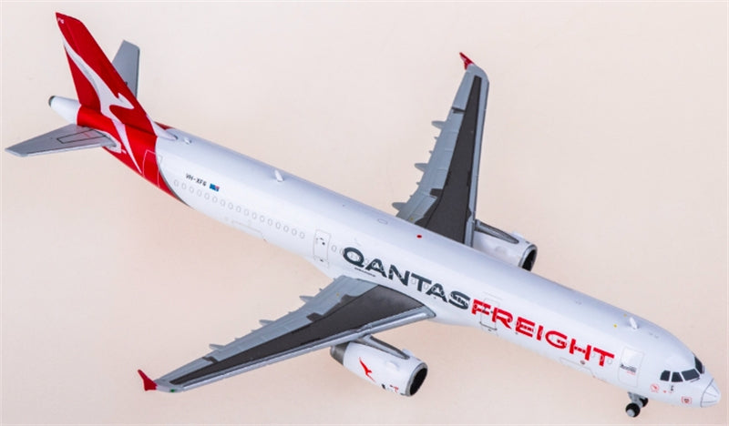 JC Wings Qantas Freight Airbus A321F VH-XF6 1:400 Diecast Model view 1