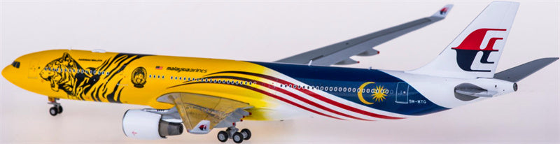 JC Wings Malaysia Airlines Airbus A330-300 9M-MTG Tiger Painting 1:400 Diecast Model view 4