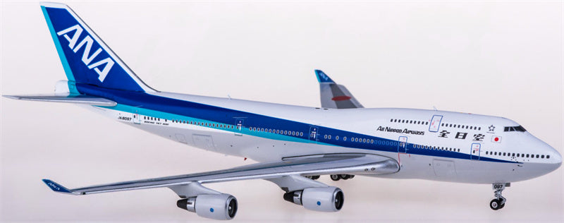 Phoenix ANA Boeing 747-400 JA8097 1:400 Diecast Model view 4