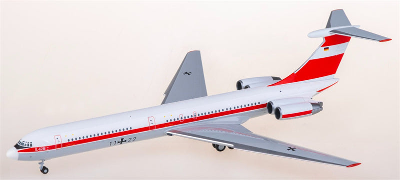 Herpa Luftwaffe Ilyushin IL-62M 11+22 1:200 Diecast Model view 2