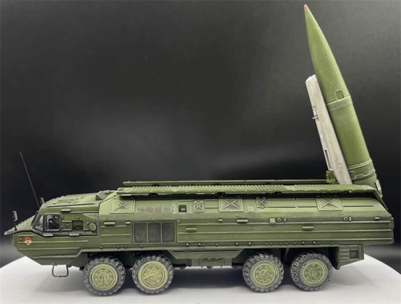 AM Soviet Guard Spider (SS-23) Oka Tactical Ballistic Missile Pure green coating 1:72 Tank Pre-built Model