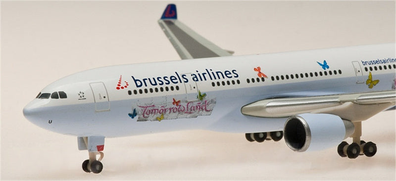 SKY500 Brussels Airlines Airbus A330-200 OO-SFU 1:500 Diecast Model view 3