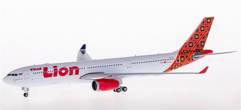 Phoenix Lion Air Airbus A330-300 HS-LAH 1:400 Diecast Model view 1