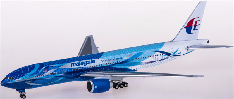 Phoenix Malaysia Airlines Boeing 777-200 9M-MRD freedom of space 1:400 Diecast Model view 3
