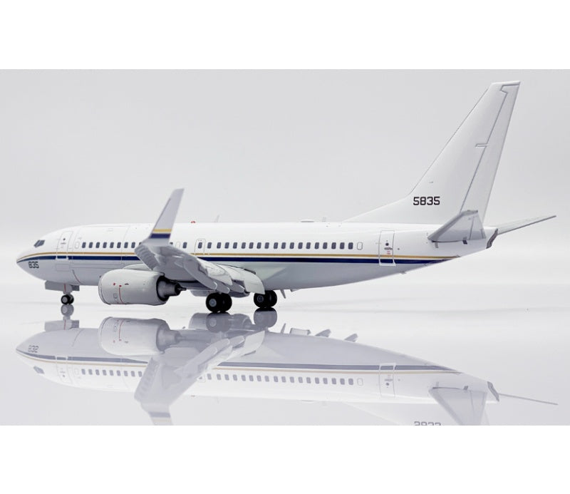 JC Wings 1:200 USA NAVY B737-700 165835 Flaps down DIECAST Model