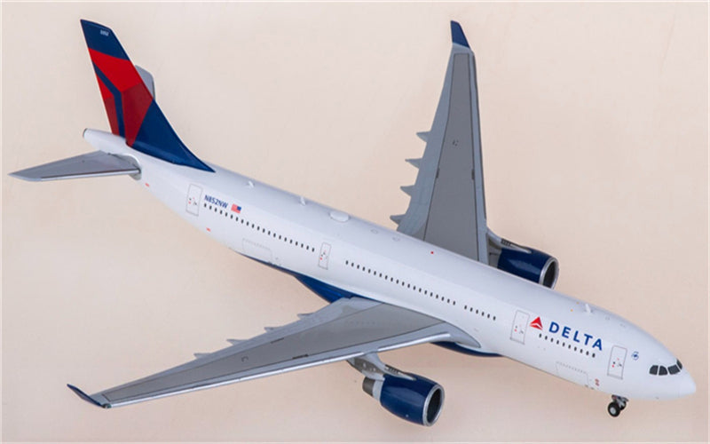 Geminijets Delta Airlines Airbus A330-200 N852NW 1:400 Diecast Model view 1